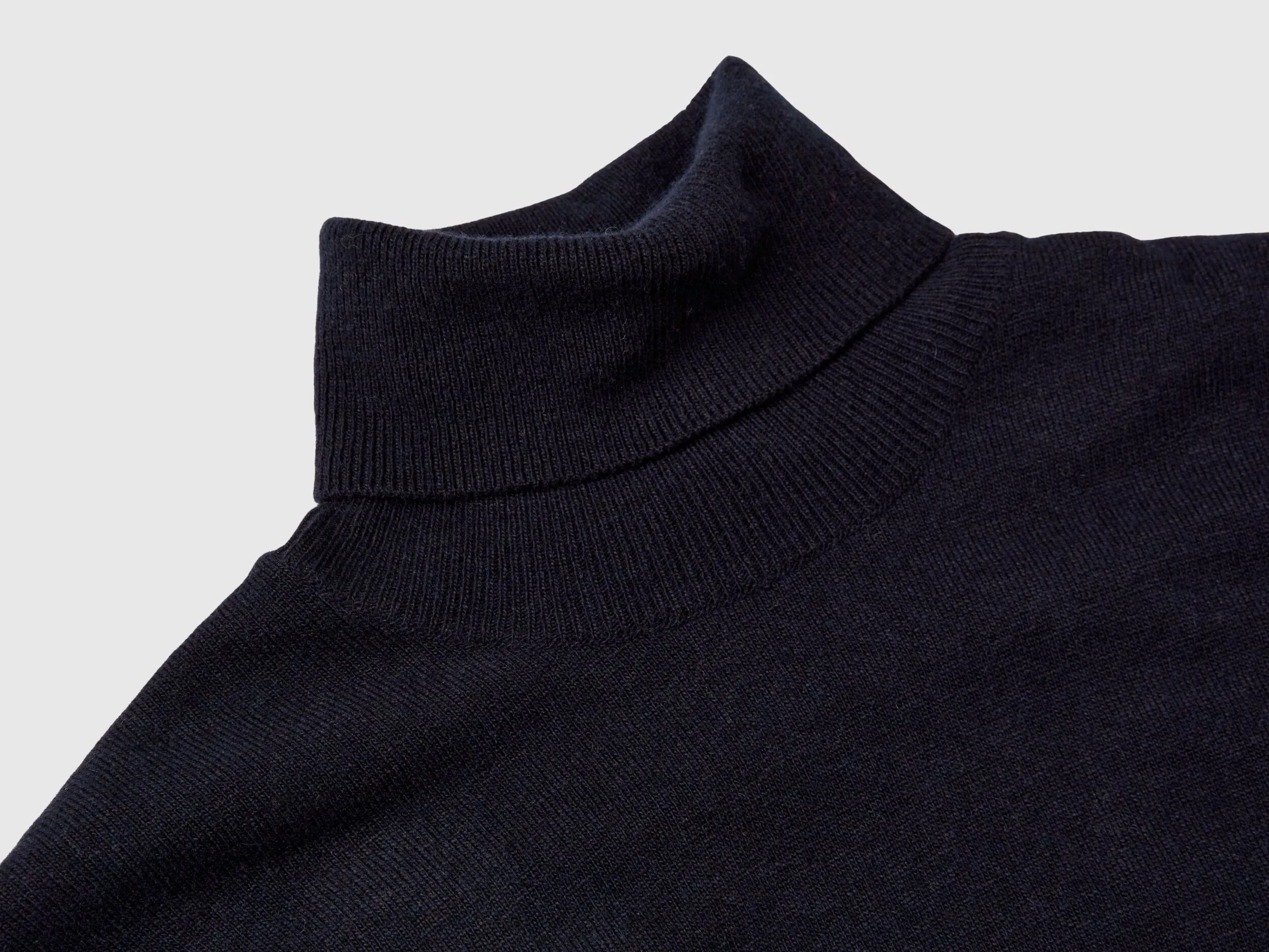 Dark blue short sleeve turtleneck in cashmere blend - Dark Blue | Benetton