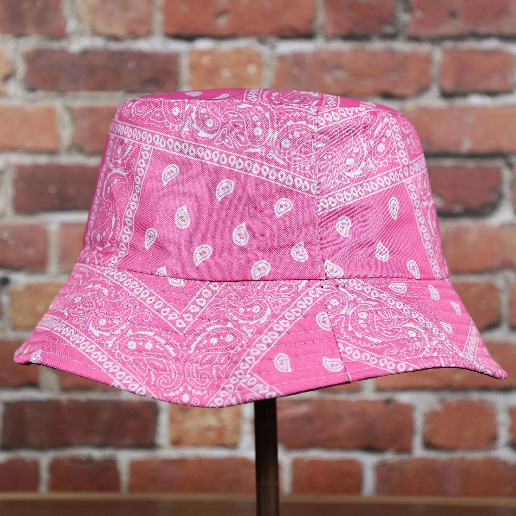 FOOT CLAN | PAISLEY BANDANA | BUCKET HAT | HOT PINK S/M