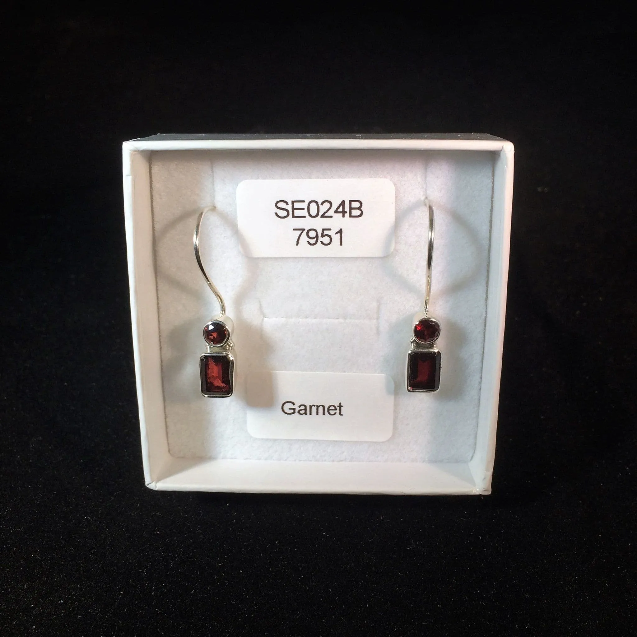 Garnet round and square E/R In A Lovely Gift Box