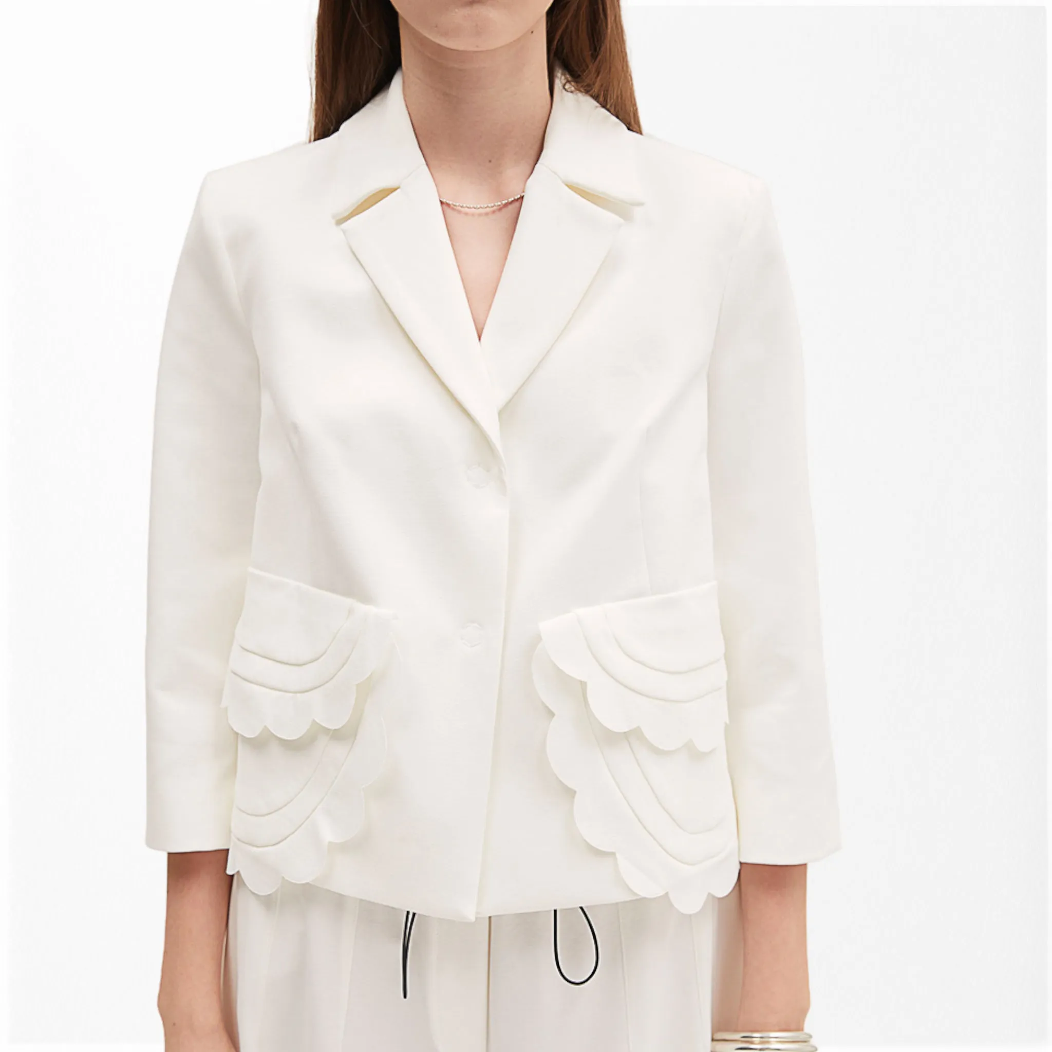 MEIMEIJ - WHITE SHORT JACKET WITH SCALLOPED POCKETS