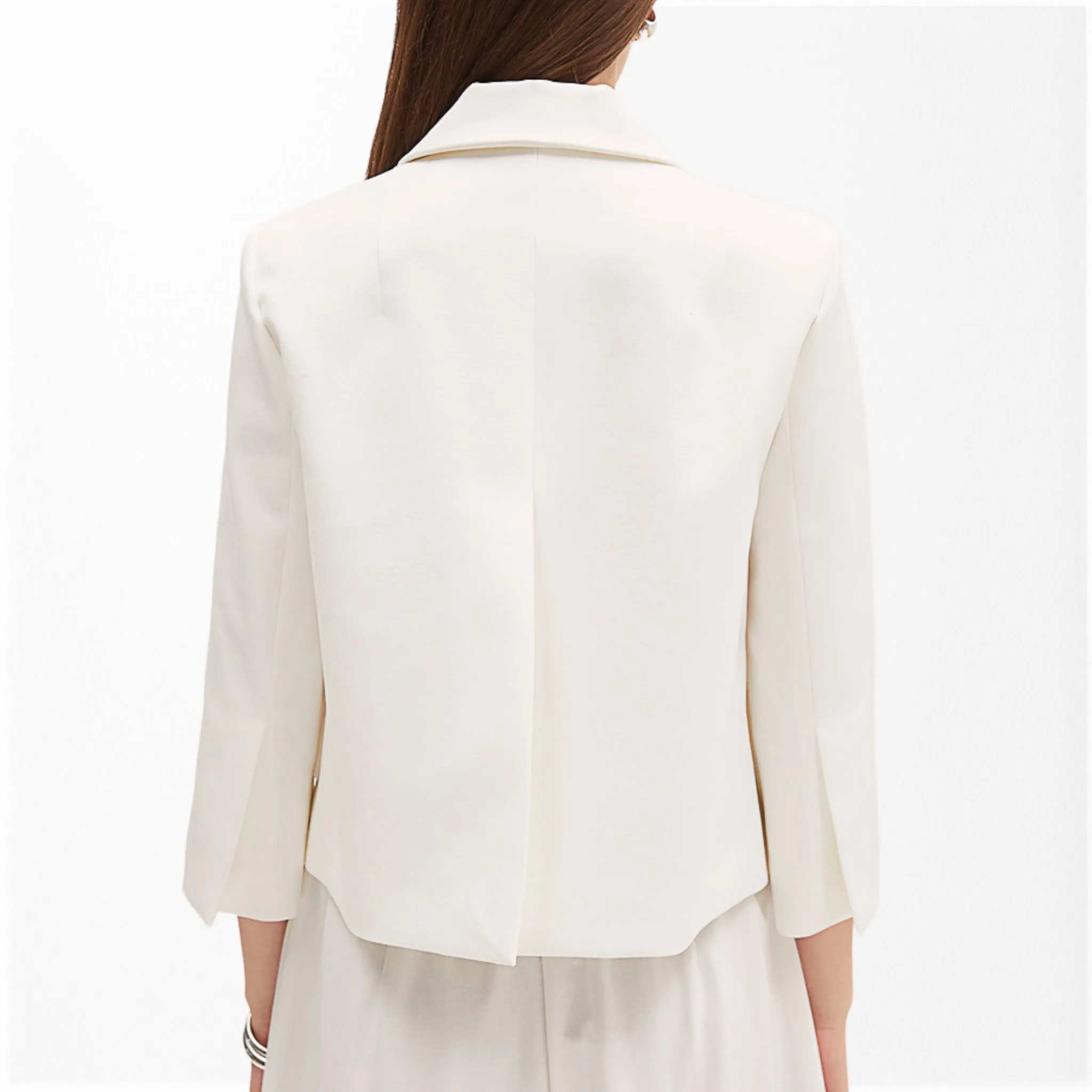 MEIMEIJ - WHITE SHORT JACKET WITH SCALLOPED POCKETS