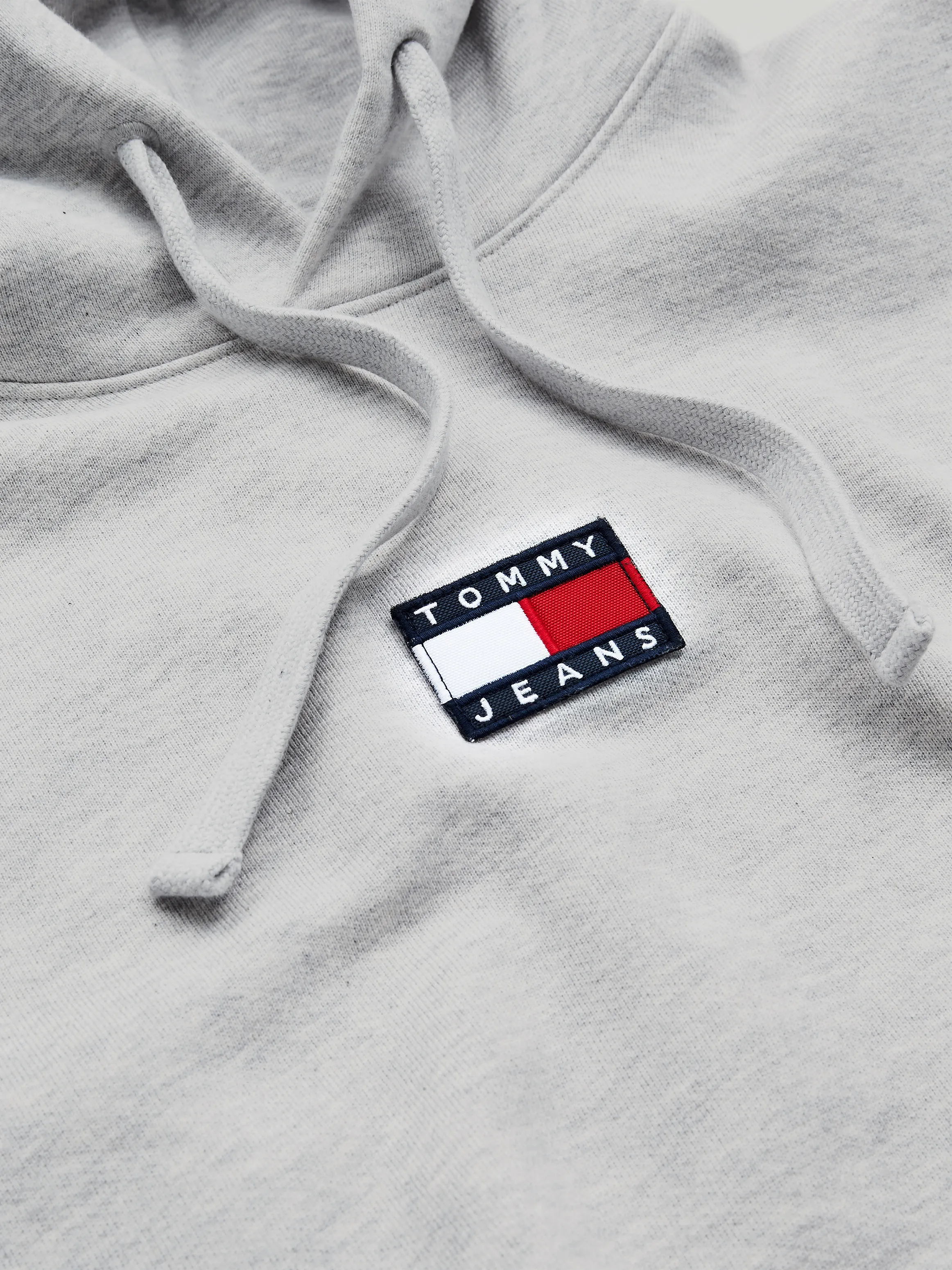 Tommy Badge Organic Cotton Hoodie |  Sweatshirts & Hoodies |  Tommy Hilfiger