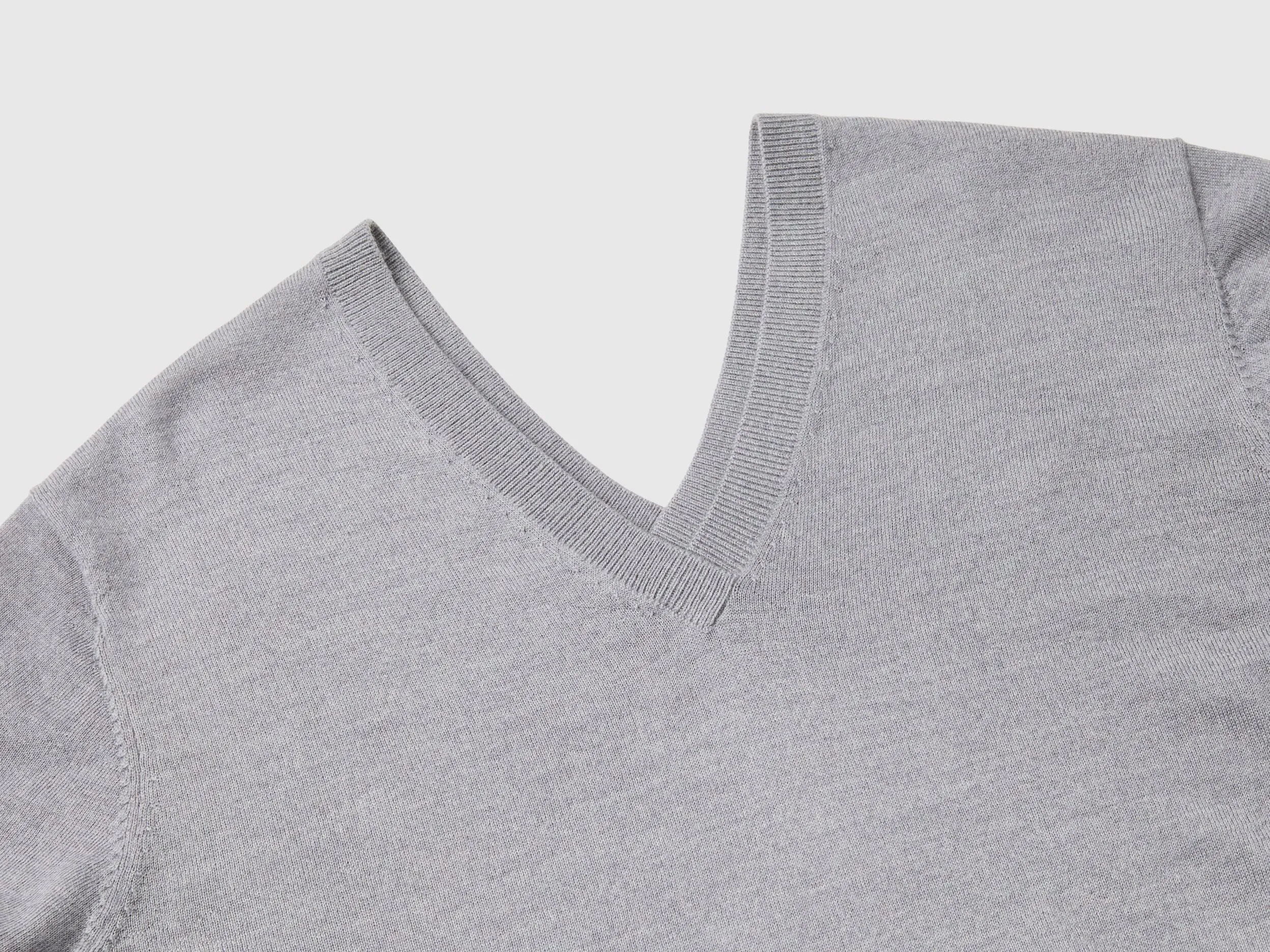 V-neck sweater in pure Merino wool - Light Gray | Benetton